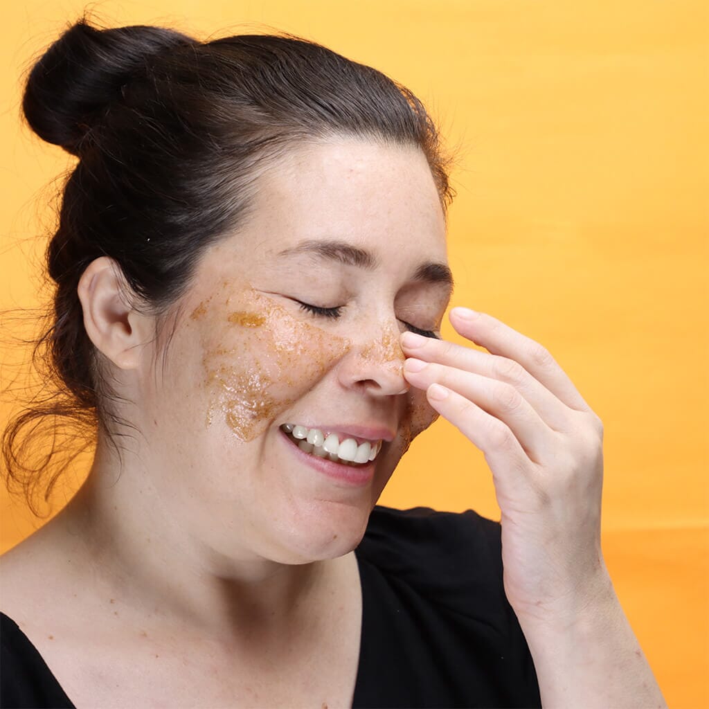 Citrenis | Clean and Bright Skin-Buffing Gelly Face Scrub A Modernica Naturalis